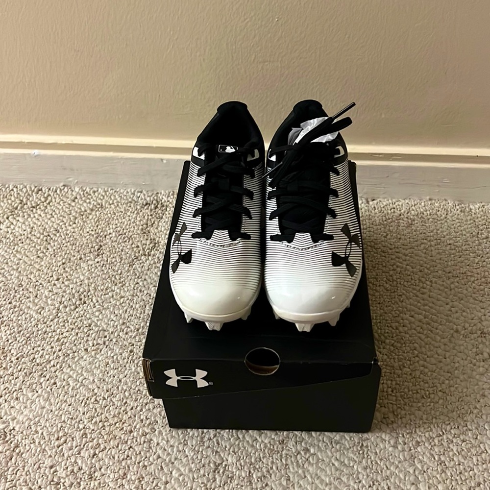 Under Armour baseball shoes, size : 12 , condition is brand new . Never worn.